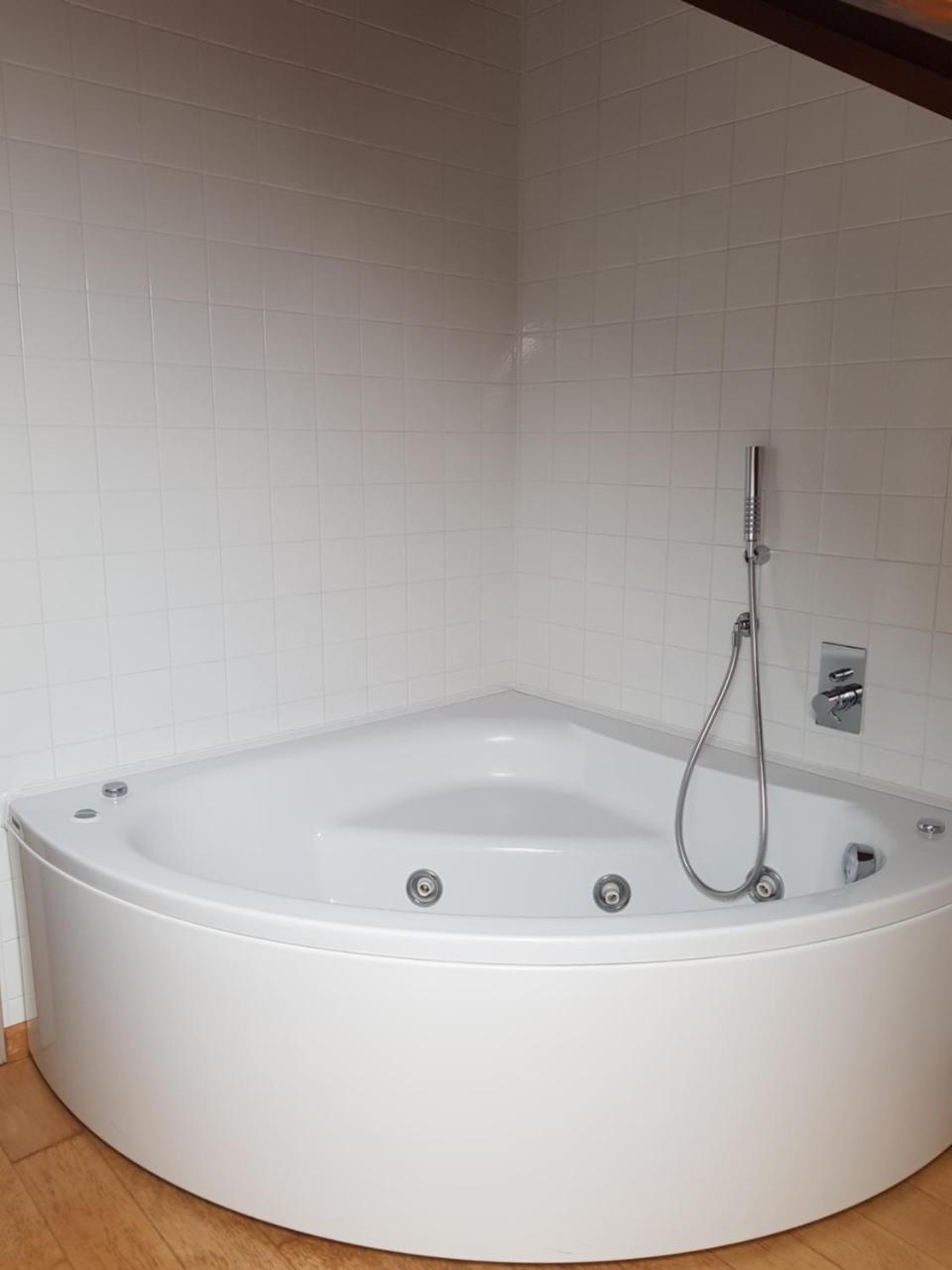 La Morona Bed & Breakfast Rocchetta Tanaro Dış mekan fotoğraf